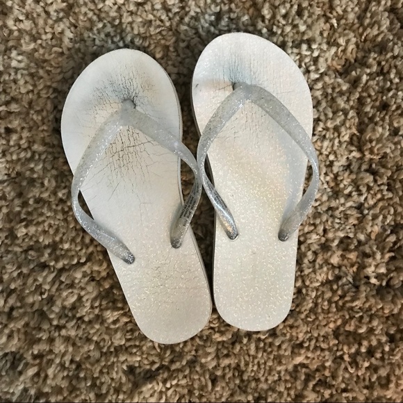 Set of two Old Navy Flip Flops size 1/2 & 2/3 - Picture 2 of 2